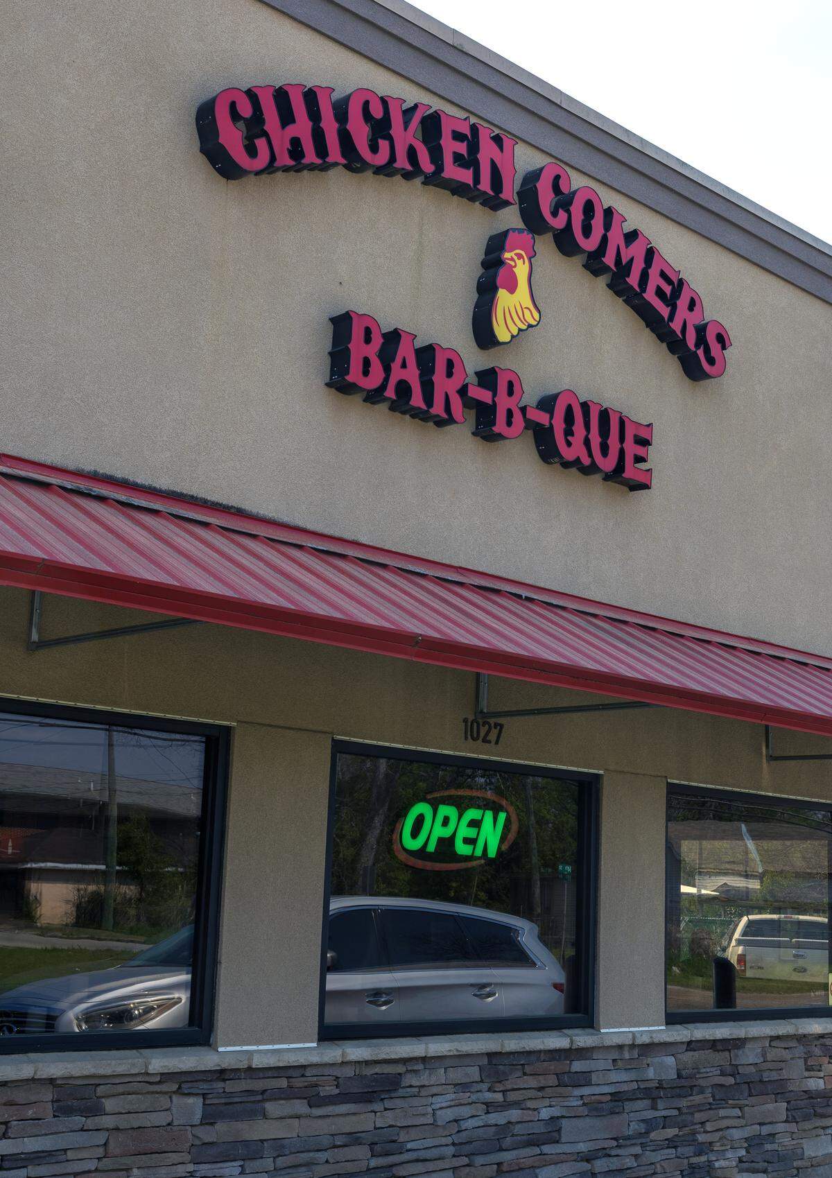 Ledger-Enquirer reporter Kelby Hutchison tried Chicken Comers Bar-B-Que in Phenix City on March 23 ,2026.