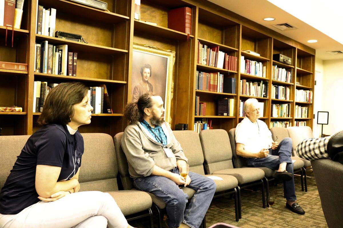 Rev’d Grace Burton-Edwards leans in to a conversation about churches being hubs post-disaster, and embracing climate resiliency during a workshop taught by Kristin Younguist.