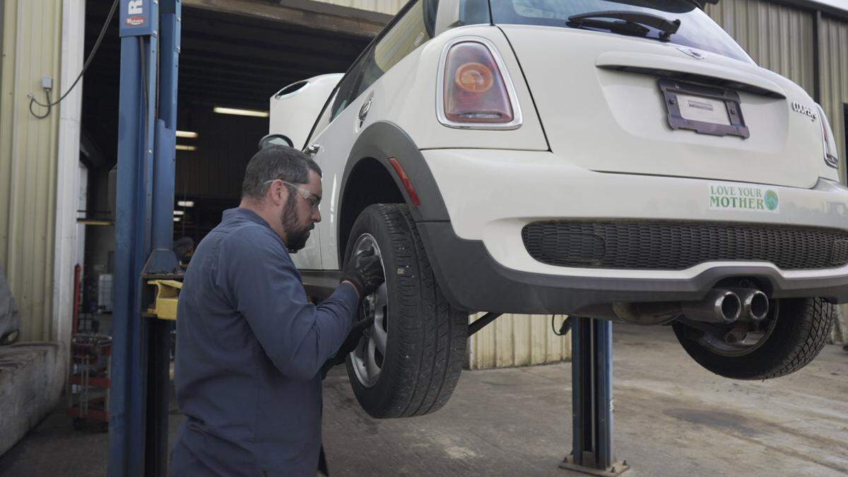 A SHiFT-approved recycler processes a Mini Cooper.