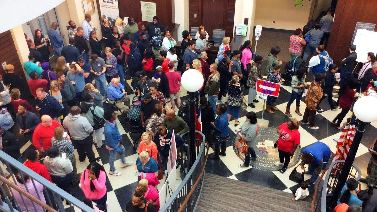 Columbus residents line up to vote early in the 2018 midterm election.