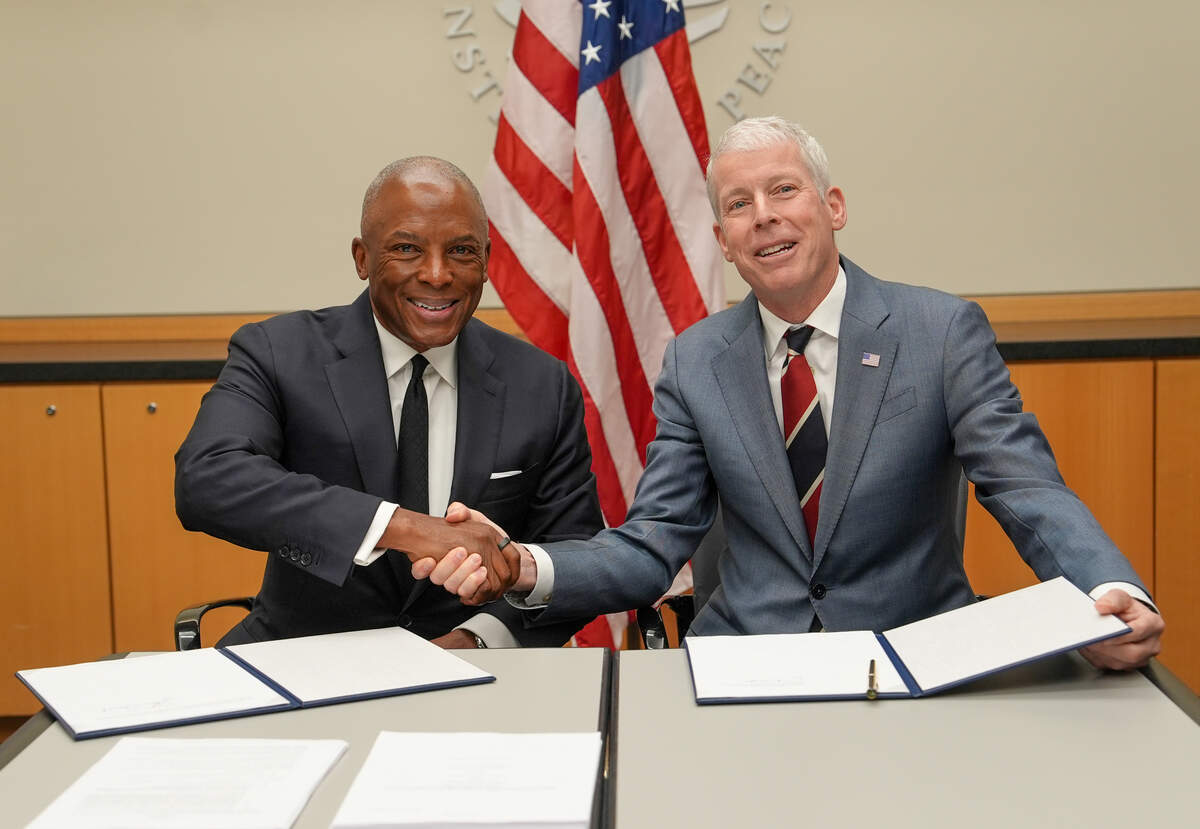 Southern Chairman, President & CEO Chris Womack, left, and Department of Energy Secretary Chris Wright sign a loan agreement for $26.5 billion on Feb. 25, 2026.