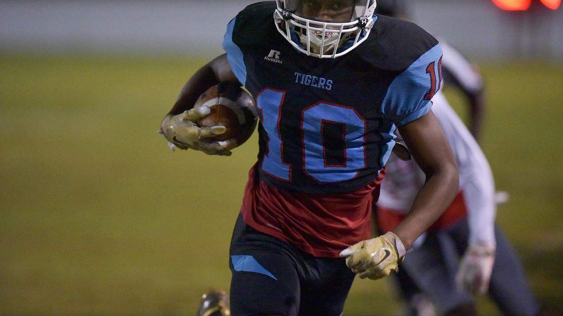 High school football scores, top story lines: Carver advances, heartbreak for Hardaway