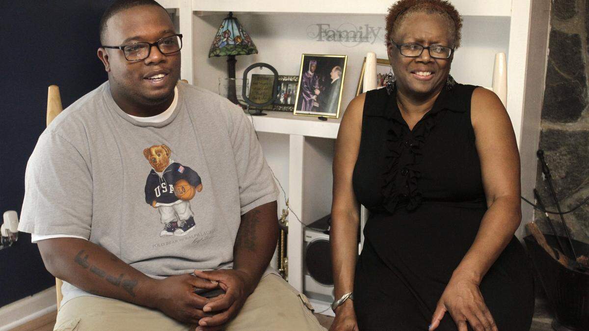 ROBIN TRIMARCHI rtrimarchi@ledger-enquirer.com 
 Angela Farley, right, and her adopted son, Maurio Farley, 31, talk in their Cataula, Ga., home about his adoption, his family history and their family bond over the years. Maurio found and met his biological sisters this summer. 09.10.15