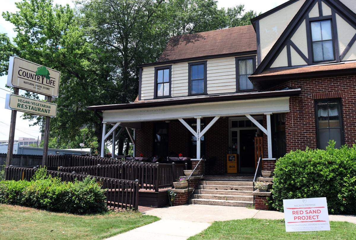 Country Life Natural Food Store and Vegan/Vegetarian Restaurant on Eberhart Avenue