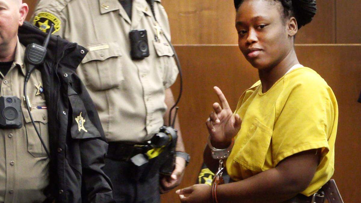 Ceonna Shikeria Turpin leaves the courtroom Friday afternoon. 01/27/2023