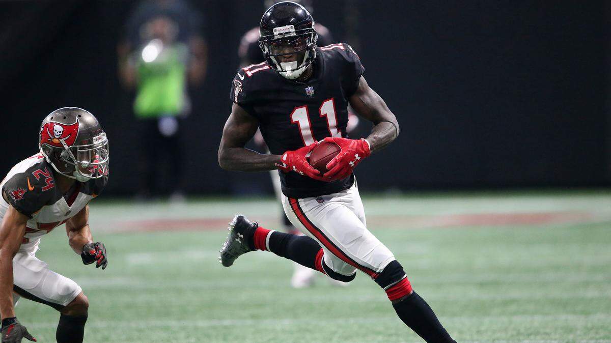 Atlanta Falcons wide receiver Julio Jones (11) runs against Tampa Bay Buccaneers cornerback Brent Grimes (24) during the second half of an NFL football game, Sunday, Nov. 26, 2017, in Atlanta