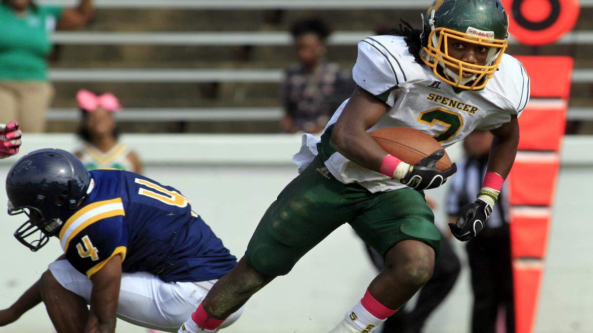 ROBIN TRIMARCHI rtrimarchi@ledger-enquirer.com 
 Spencer High running back Tyrell Smith rushes against Kendrick Saturday at Memorial Stadium. 10.31.15