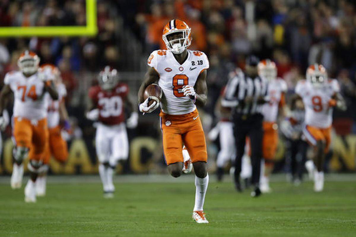 Clemson’s Justyn Ross catches a touchdown pass during the second half of the NCAA college football playoff championship game against Alabama, Monday, Jan. 7, 2019, in Santa Clara, Calif. (AP Photo/Ben Margot)
