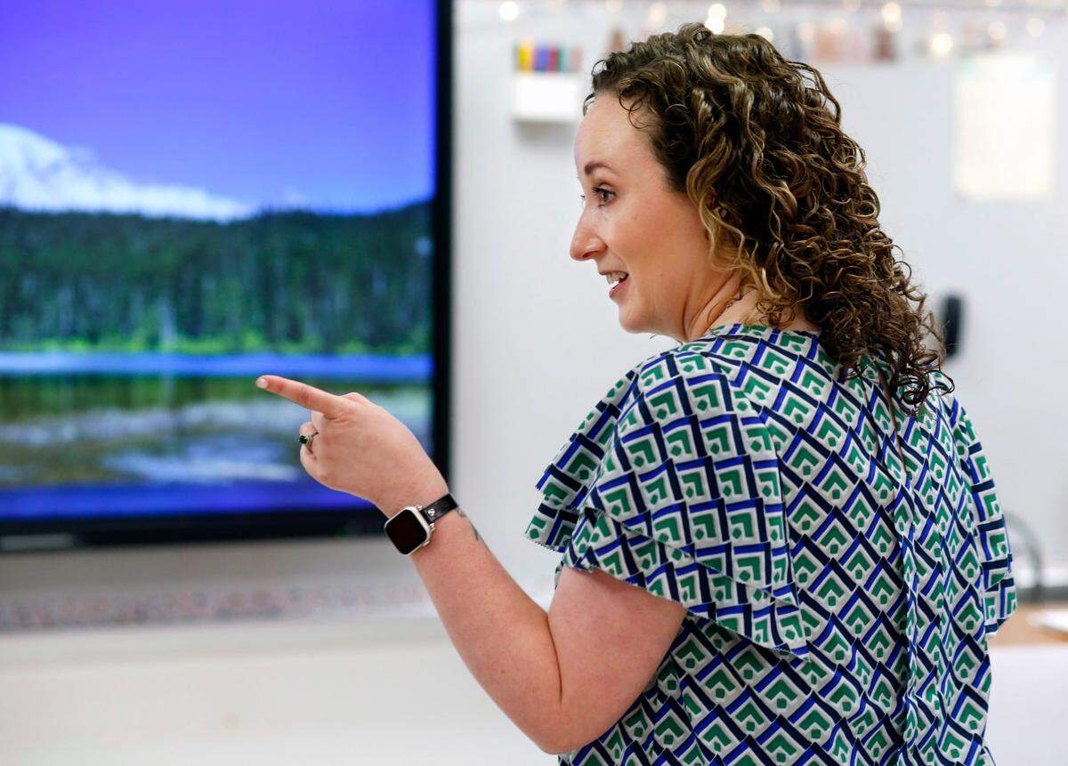 Northside High School teacher Christie Akers teaches students AP Seminar, an interdisciplinary course that requires students to make presentations that demonstrate skills in critical thinking, collaboration and research.