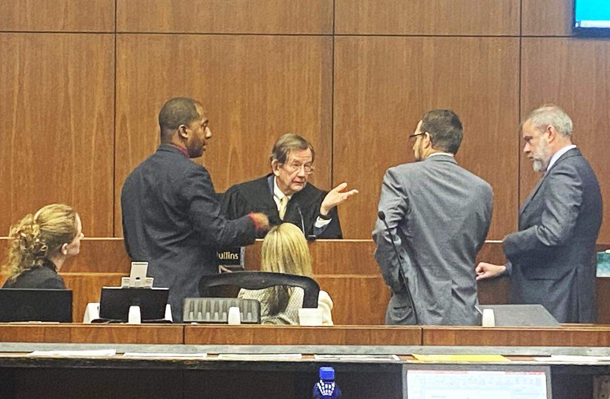 Judge Ron Mullins speaks with attorneys at a bench conference during Michael Simmons’ murder trial.