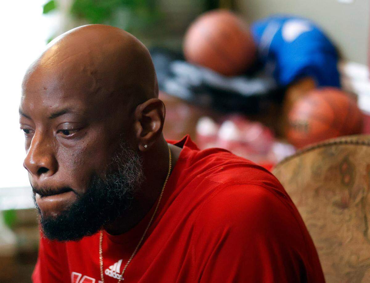 Larry Florence talks about his basketball career, family, and battle against cancer. 04/24/2024