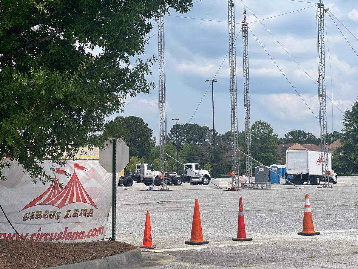 Workers break down structures at Peachtree Mall after Circus Lena canceled its June 2023 performances because of “unforeseen circumstances.”