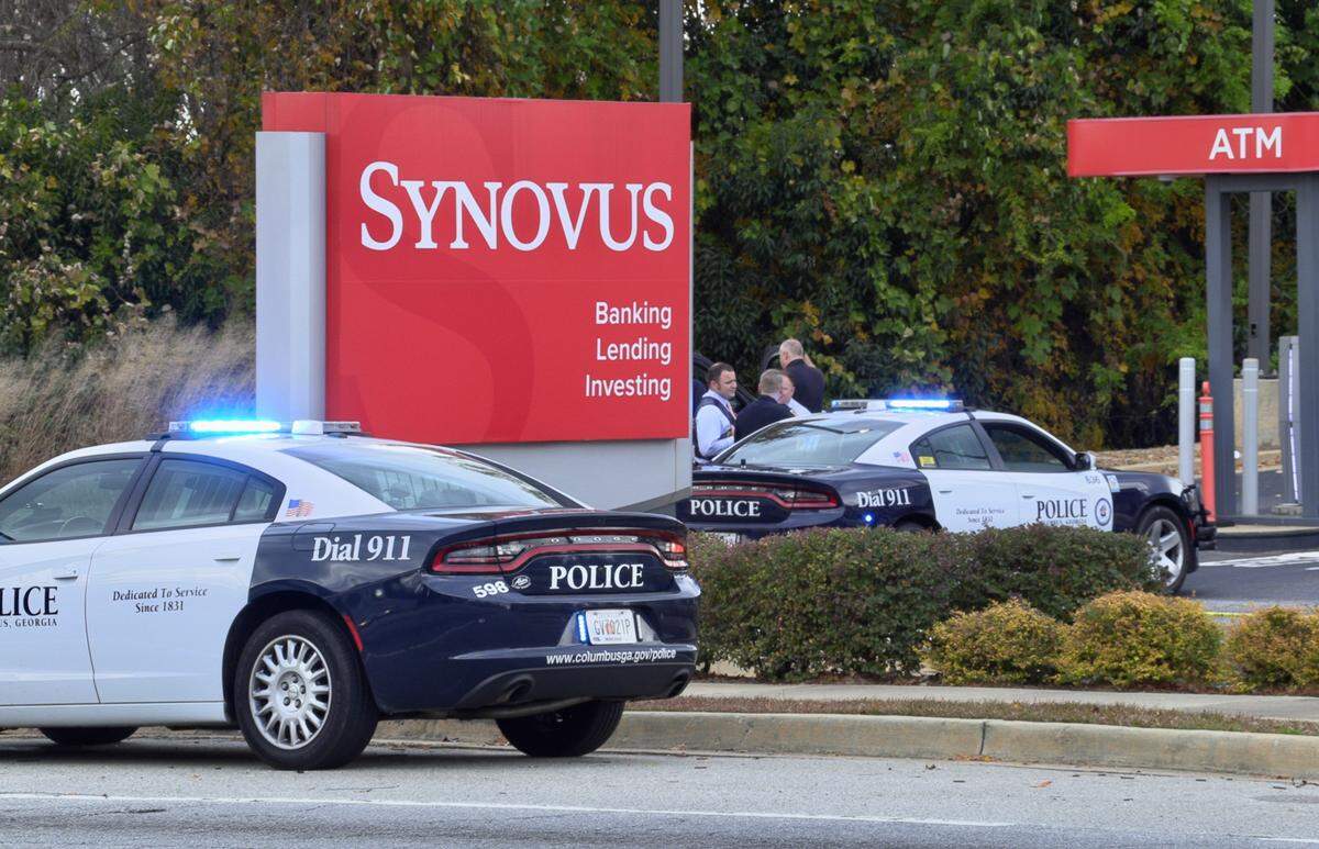 Columbus police are investigating a homicide at the Synovus bank branch located at 4505 Buena Vista Road on Dec. 6, 2021.