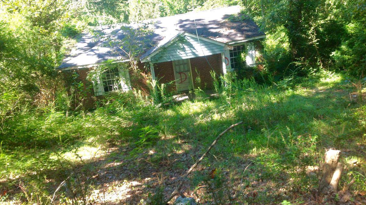Mike Owen/mowen@ledger-enquirer.comThis Penn Avenue property is about to get a good clean up, but we don't know when it will be demolished.