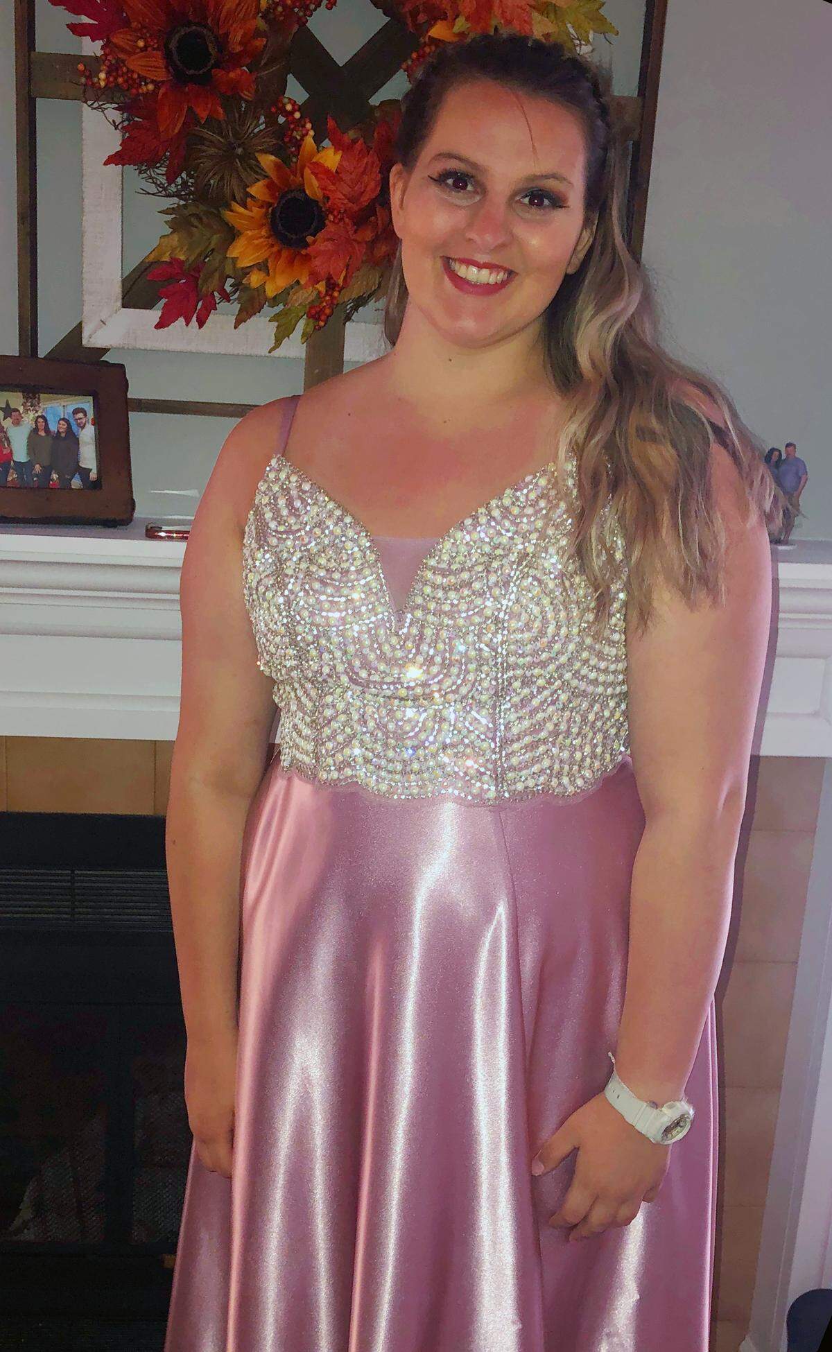 The family of Reagan Thomas, a senior at Harris County High School in Hamilton, Georgia, threw her a “surprise prom” recently.