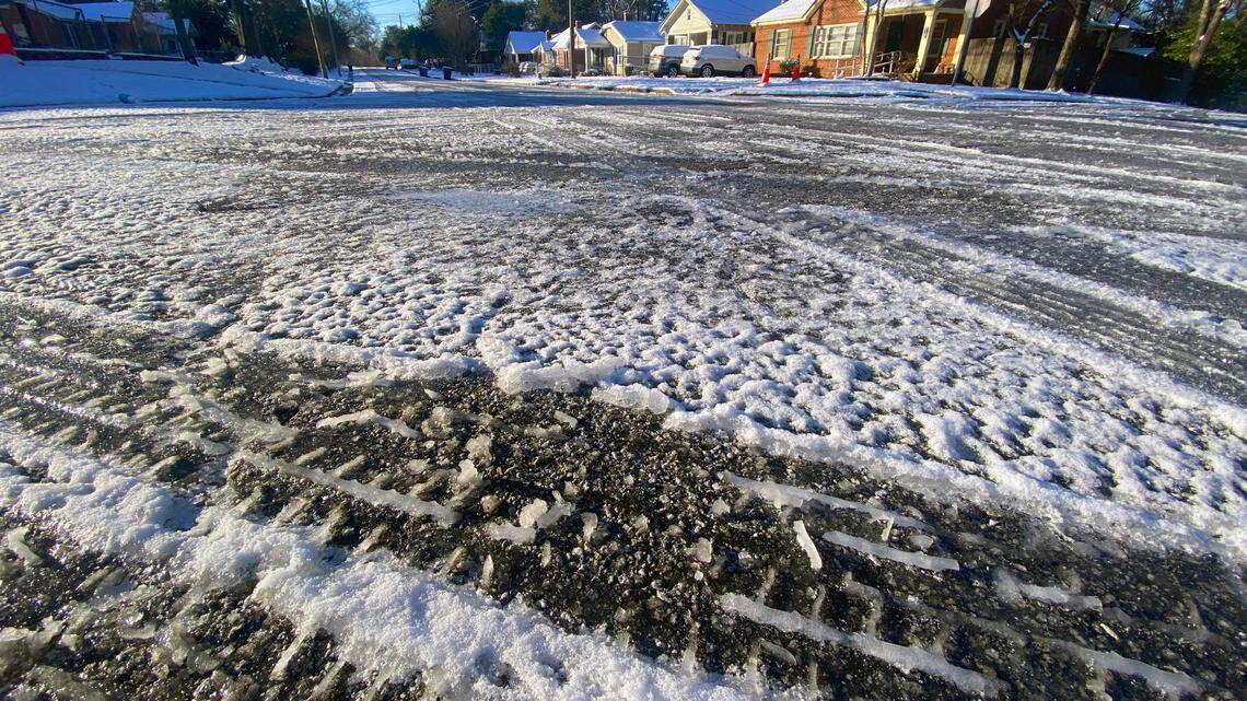 Snow and ice causes long waits on highways and accidents in Columbus, Phenix City