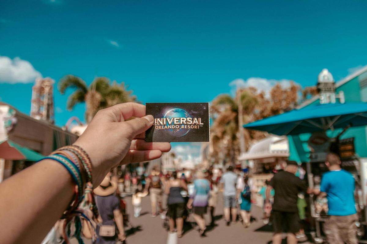  https://www.pexels.com/photo/person-holding-universal-studios-ticket-1860618/