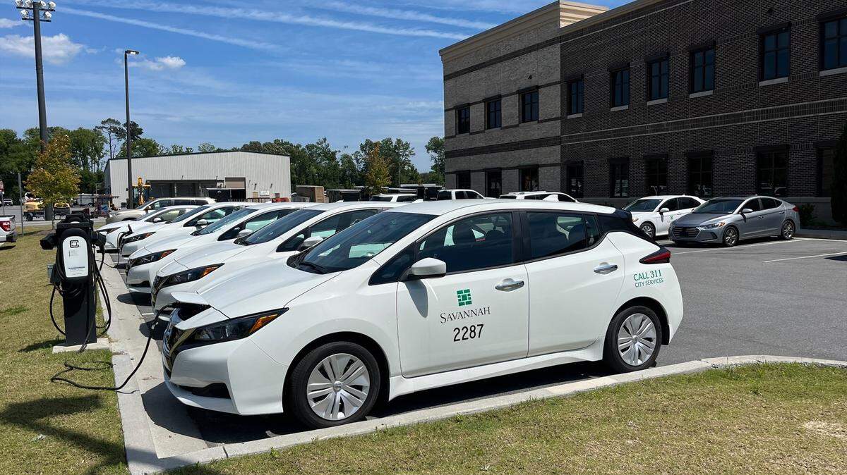 City of Savannah fleet vehicles charging. Many are Nissan Leafs.