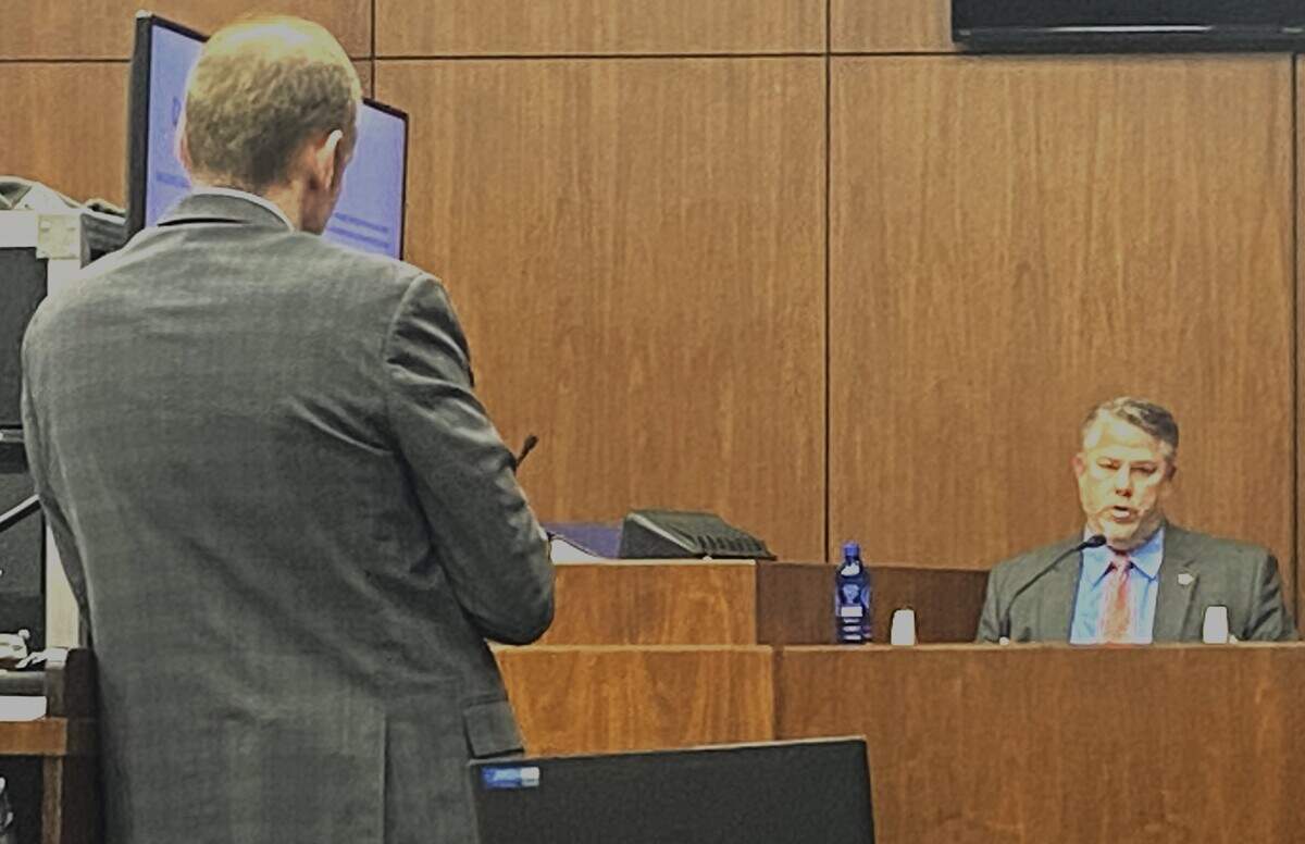 Lt. Jeremy Hattaway, a gang expert for the Muscogee County Sheriff, testifies under questioning by prosecutor Thomas Kegley, left.