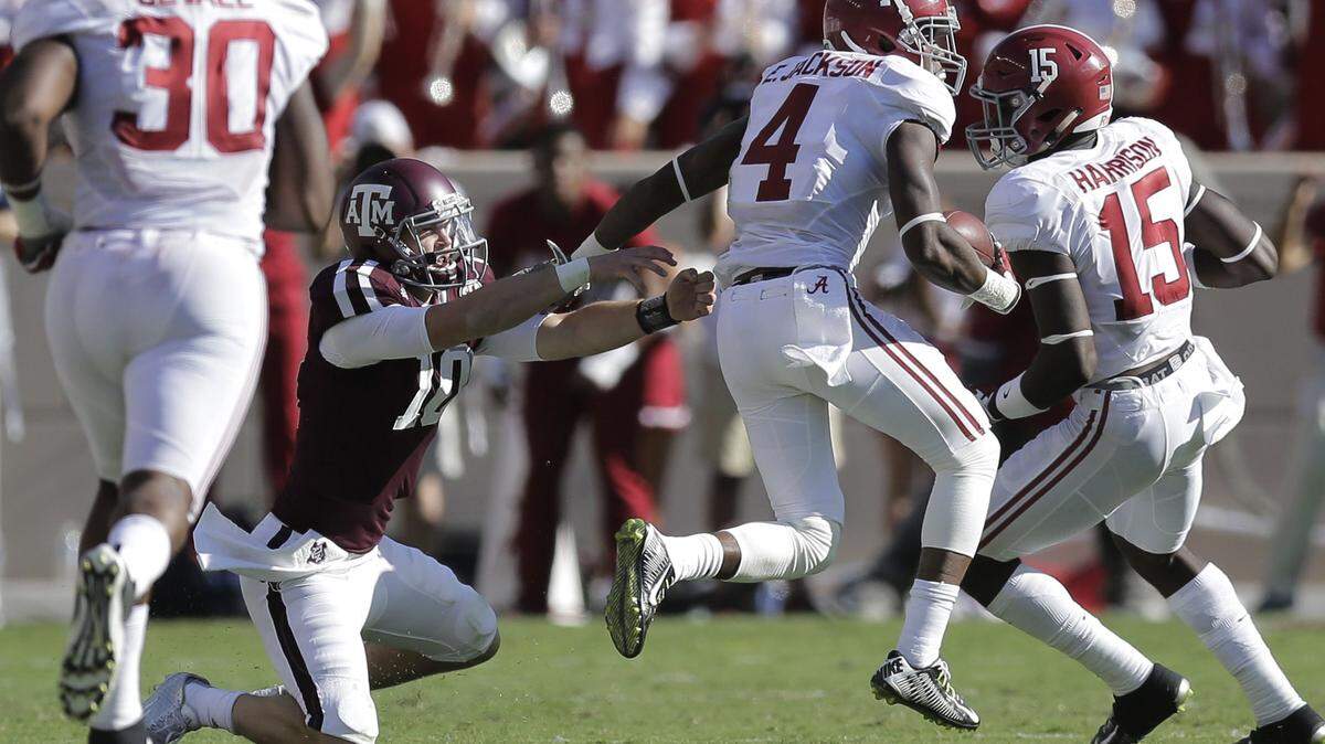 Alabama 's Eddie Jackson (4) runs past Texas A&M quarterback Kyle Allen (10) as he returns an interception for a touchdown during the first half of an NCAA college football game, Saturday, Oct. 17, 2015, in College Station, Texas. (AP Photo/Eric Gay)