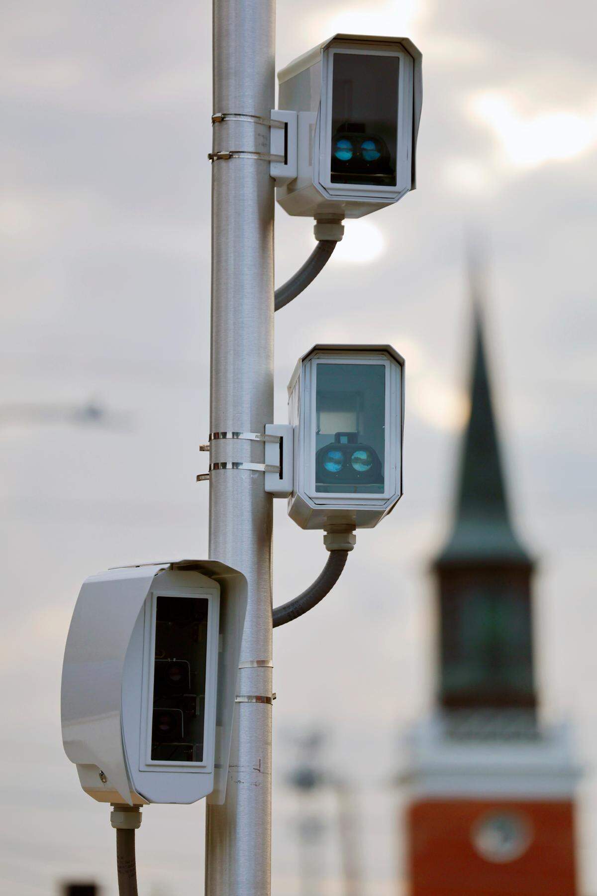 Cameras look over Wynnton Road and the school zone Motorists in front of Wynnton Arts Academy in Columbus the morning of June 4, 2025. School zone speed limits ​still will be enforced at designated schools during the Muscogee County School District’s summer learning program, which runs from ​June 2-26.