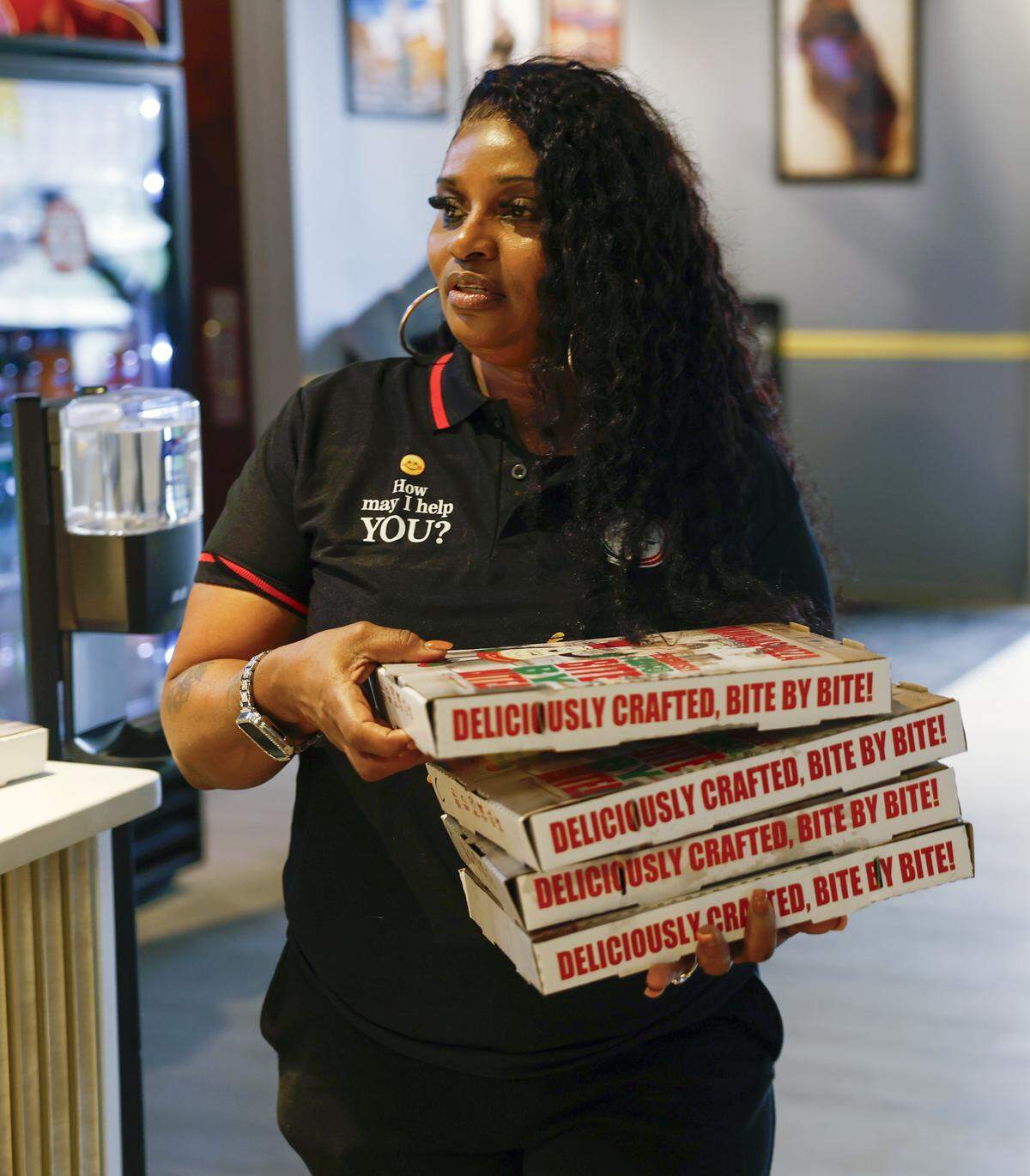 Jemiral Warrior, the general manager of Taranovas Pizza in Columbus, takes pizza to customers Feb. 20, 2026. The restaurant celebrated its grand opening by giving away free pizza to the first 100 customers. Taranovas Pizza is at 4640 Warm Springs Road.