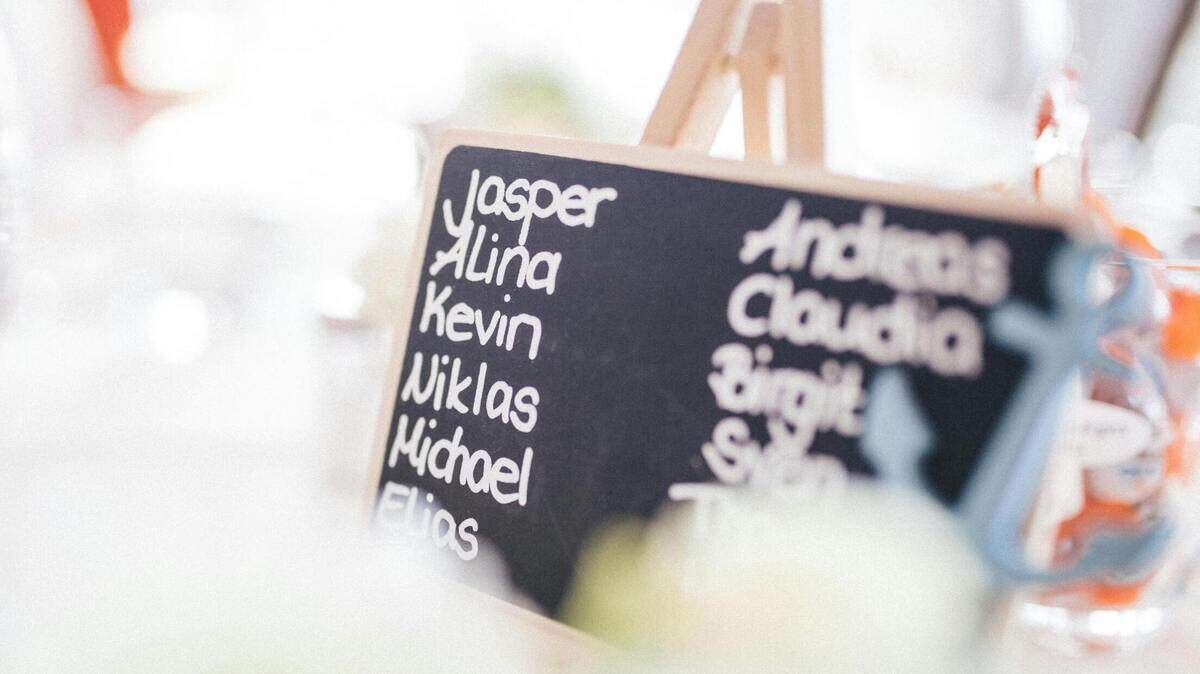 https://www.pexels.com/photo/jasper-alina-kevin-niklas-write-on-chalkboard-204997/