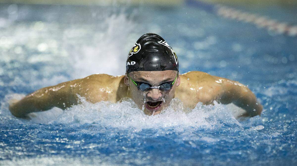 Joel Ax of Savannah College of Art & Design competes in the Savannah Fall 2015 Athletics Men's Swimming Competition at the Chatham County Aquatic Center.