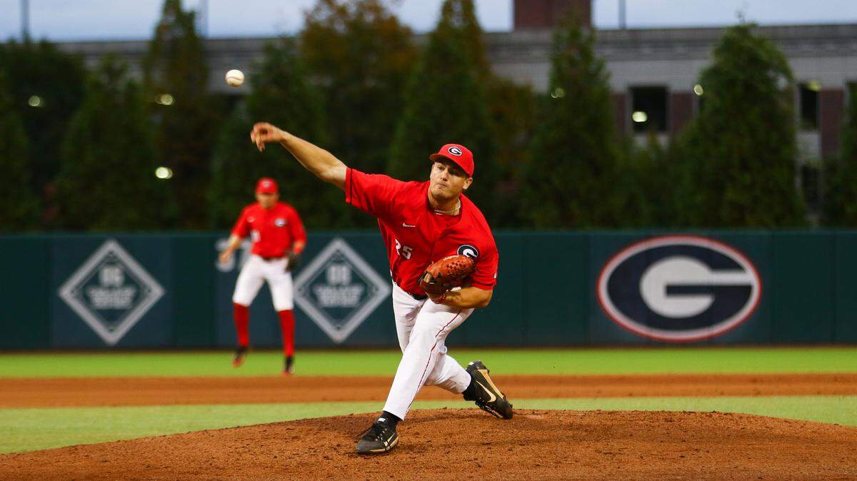 Georgia right hand pitcher Tony Locey (25) pitches during the 2018 Georgia Bulldogs Fall World Series at Foley Field in Athens, Ga., on Friday, Nov., 2, 2018.