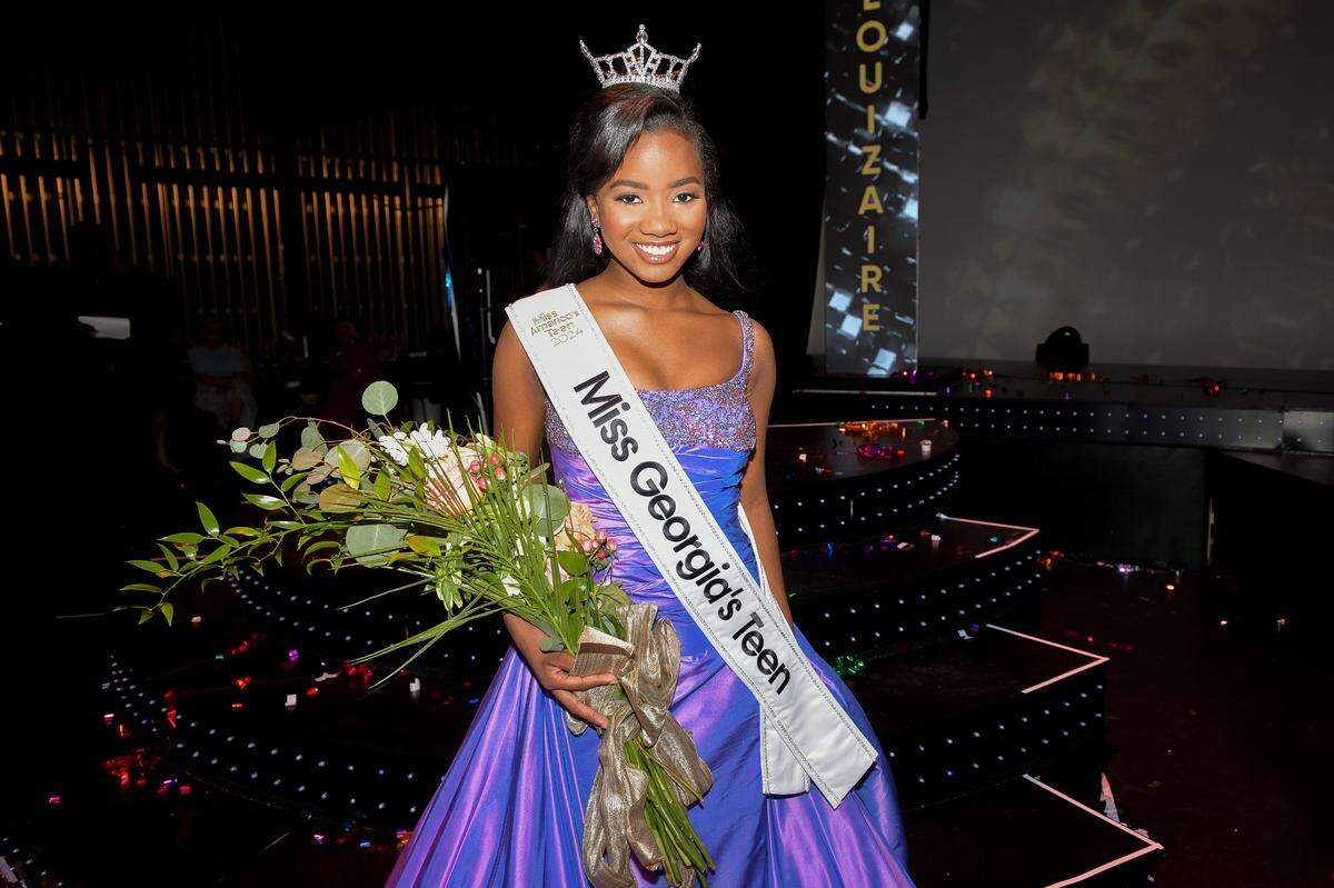 Miss Georgia’s Teen 2024 is Carrington Manous. She attends Woodward Academy. Her Community Service Initiative is Carrington Cares: #DecodeDyslexia. She performed a lyrical dance. 06/15/2024