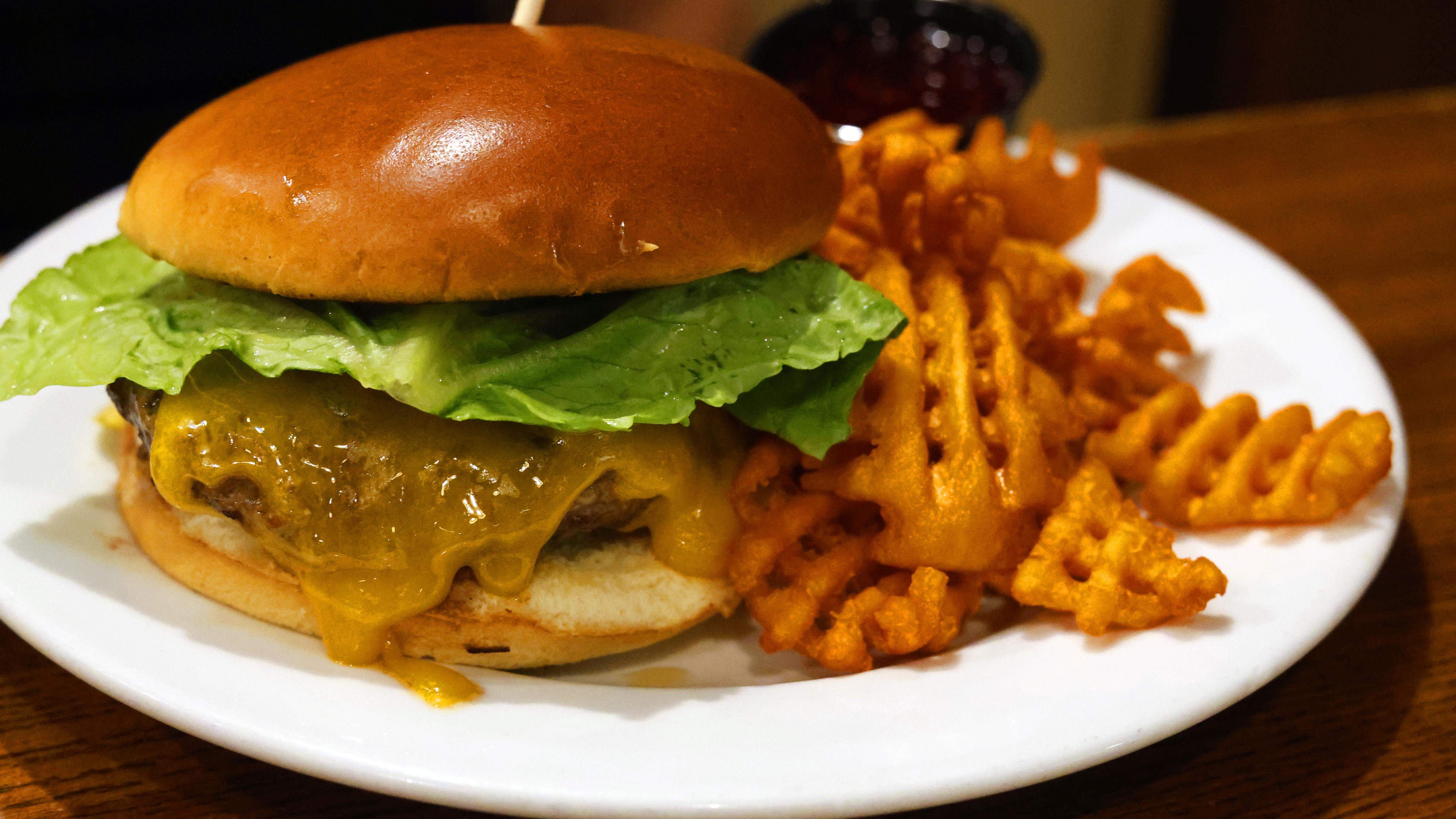 This Columbus restaurant has the best city burger, 1,000s of GA voters say. See our poll results