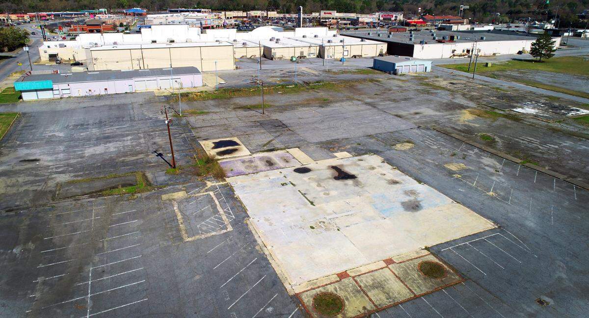 The YMCA of Metropolitan Columbus, Ga. has announced they plan to build a new branch on this property at the corner of Boxwood Blvd. and Midtown Dr. in Columbus, Georgia. 03/20/2022