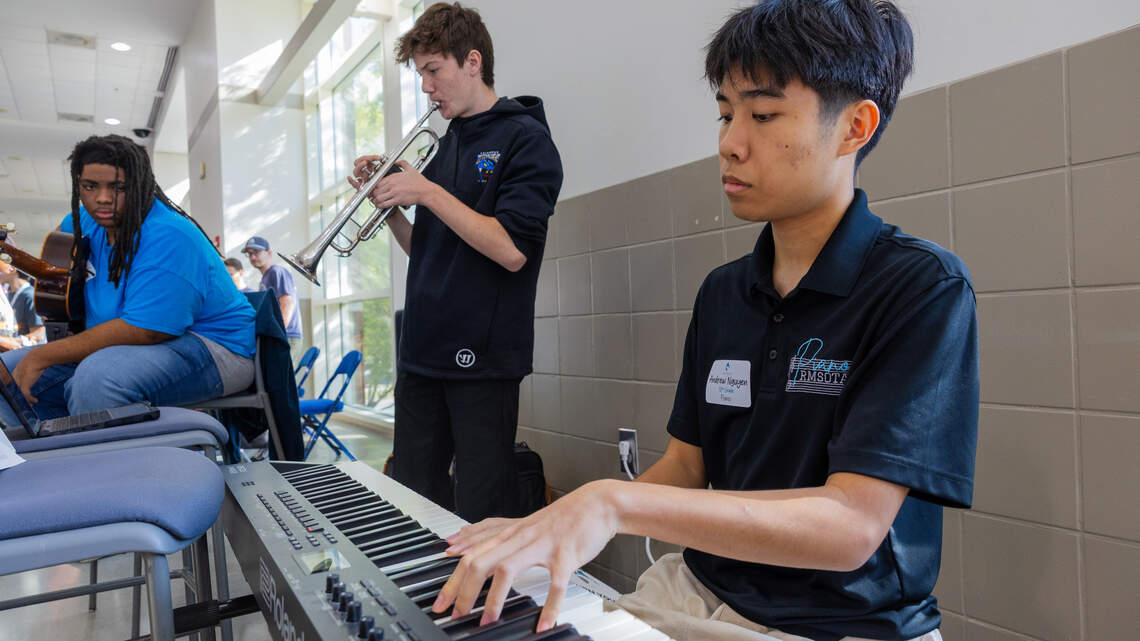Shaping their future: Columbus students get glimpse of opportunities at career expo