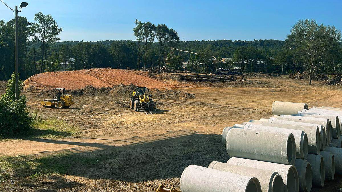 A new restaurant and commercial development coming to Phenix City, Alabama isocated off HWY 180 N, near the Waffle House and ALDI. The development will include a mix of well-known brands and essential services to Phenix City, according to a July 25 news release. 08/18/2023