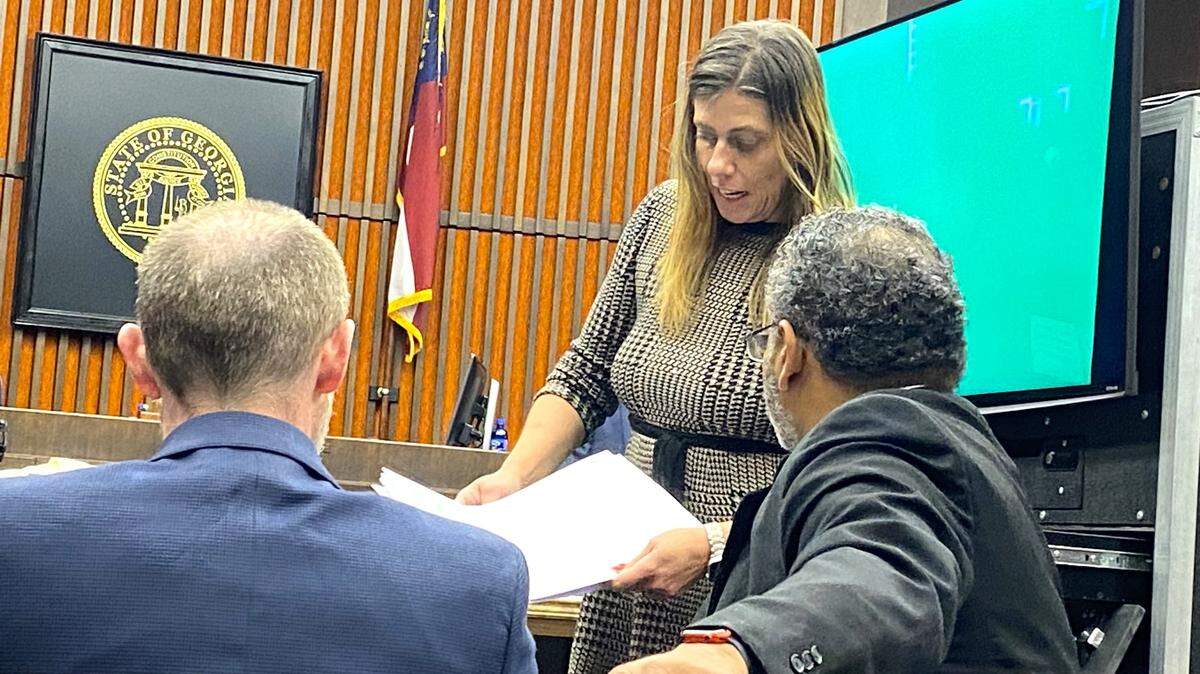 Public defender attorney Sirena Saunders was charged with methamphetamine possession.
