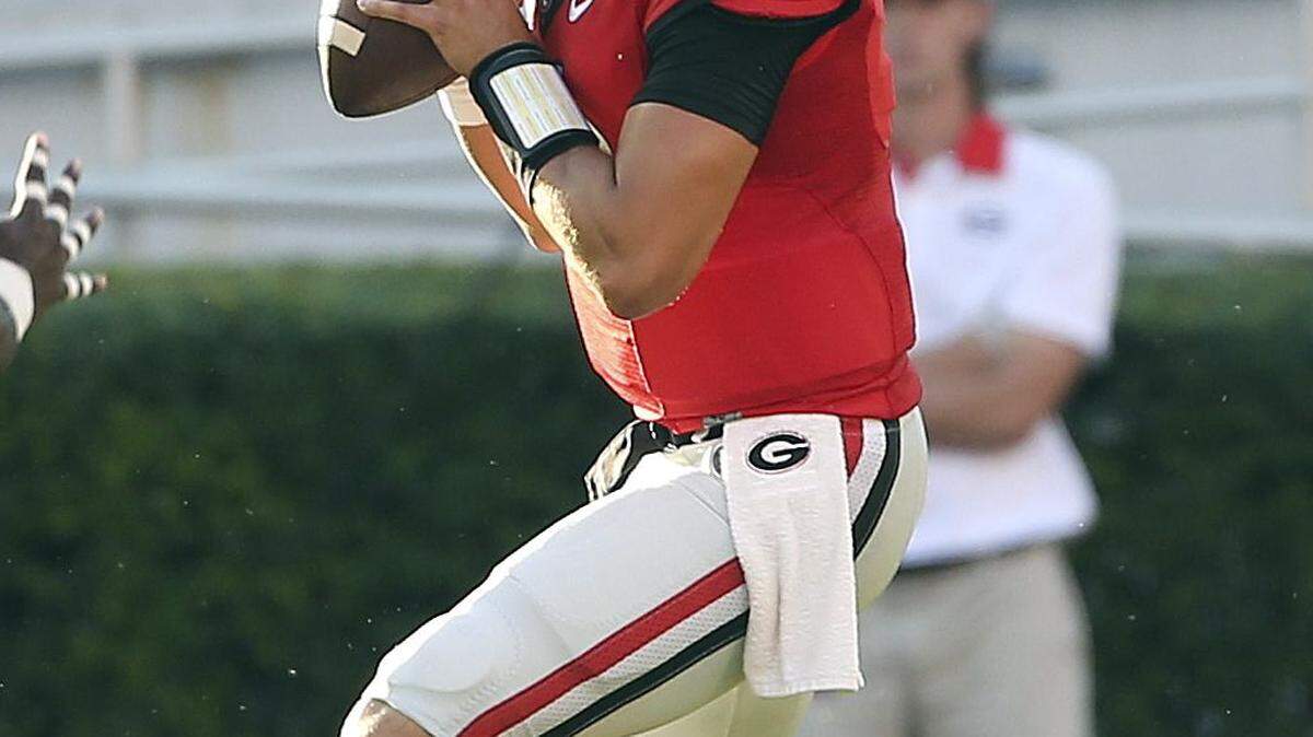 Georgia quarterback Greyson Lambert drops back to pass during the first half of an NCAA college football game against South Carolina Saturday, Sept. 19, 2015, in Athens, Ga. Georgia won 52-20. (AP Photo/John Bazemore)