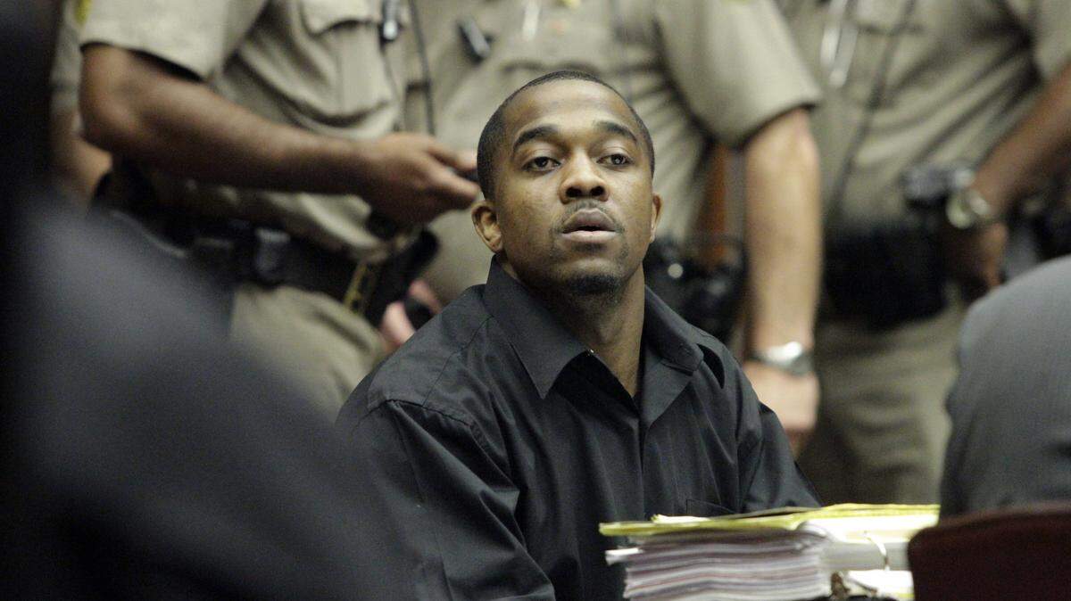 ROBIN TRIMARCHI rtrimarchi@ledger-enquirer.comVashon Walker sits in Superior Court Wednesday during his trial on charges of malice murder, felony murder and aggravated assault in the June 2014 shooting death of his girlfriend Jessica Osborne in their Forrest Road home.  12.16.15