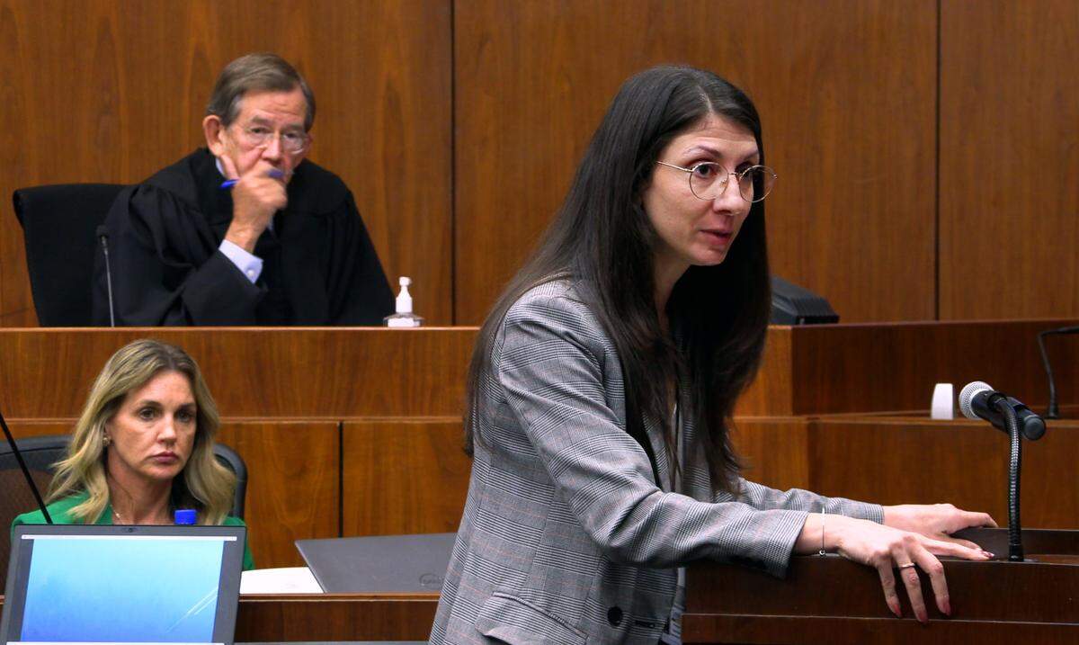Assistant District Attorney Veronica Hansis, right, makes her opening statement Tuesday morning at the trial of Cyrus Howard Sr. 11/01/2022