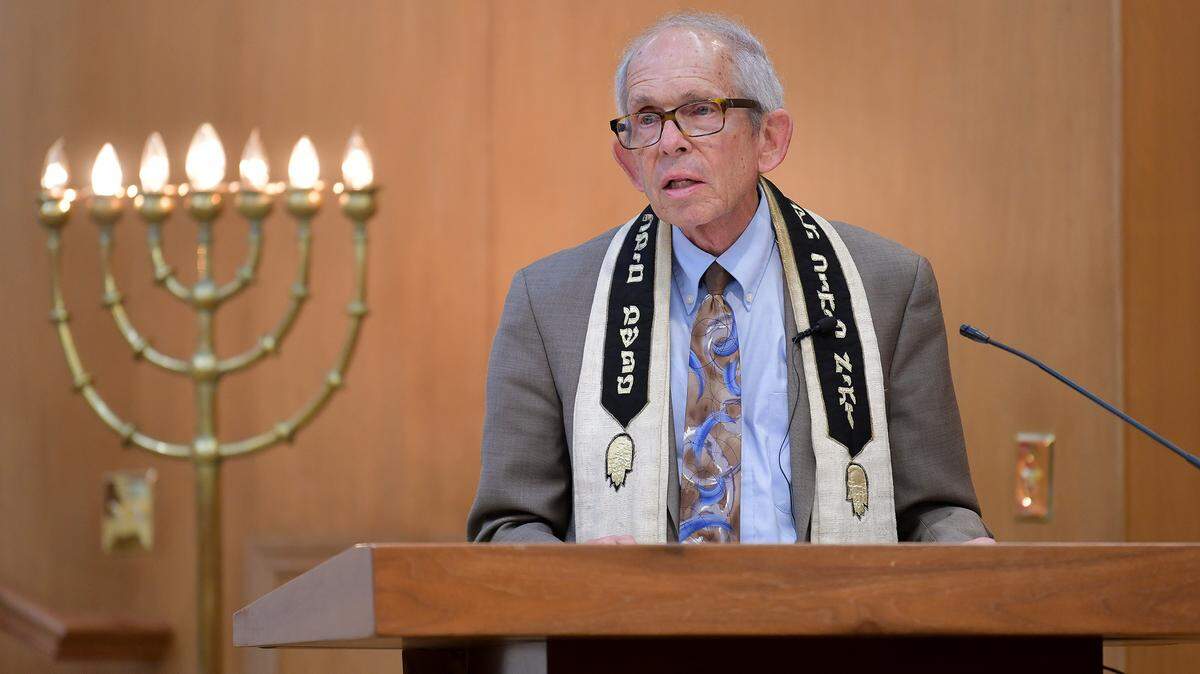 Rabbi Laurence Schlesinger of Temple Israel conducts Shabbat services on Friday, October 6, 2023.