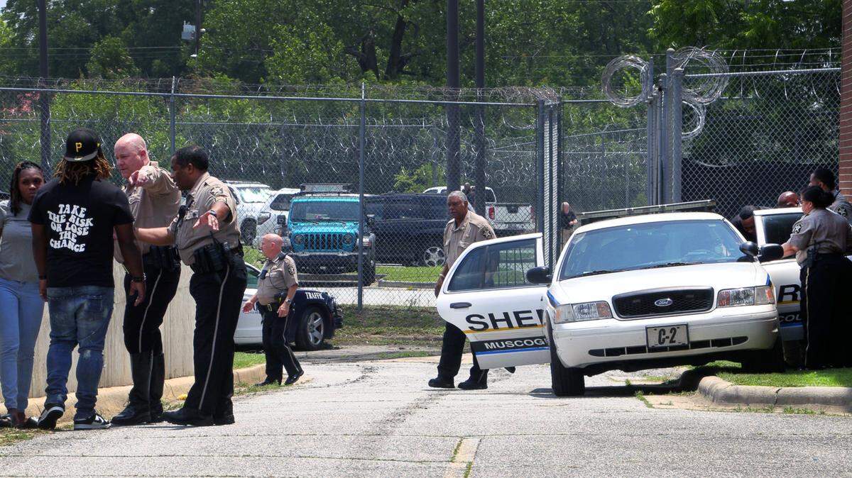 Muscogee County Sheriff’s deputies struggle to get Jabori Baptiste into a vehicle outside of Columbus Recorder’s Court on Thursday afternoon after his court hearing as other deputies secure the area. 06/08/2023