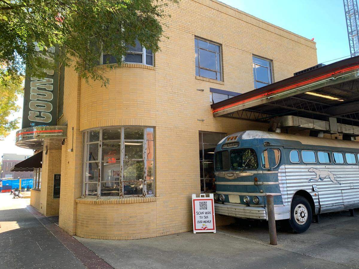A picture of the exterior of Country’s BBQ located on Broadway in Columbus.