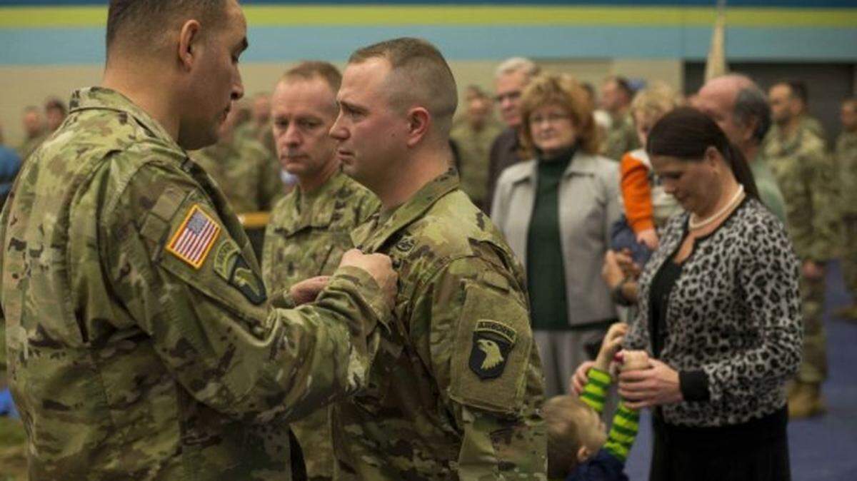 Maj. Gen. Andrew Poppas, 101st Airborne Division (Air Assault) commanding general, pins the Soldier's Medal on Staff Sgt. Nicholas Davis, C Battery, 1st Battalion, 320th Field Artillery Regiment, 101st Airborne Division (Air Assault) artillery cannon crew member and section chief, during a ceremony held at Fort Campbell, Jan. 22, 2018.