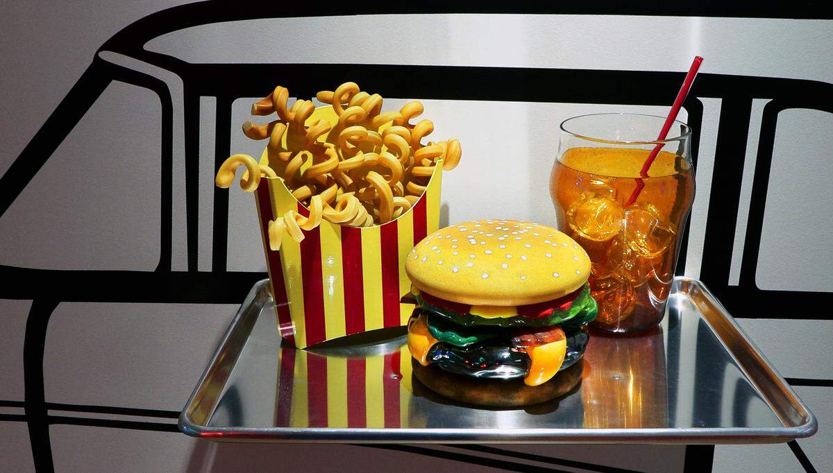 The Columbus Museum is bringing classic Americana to local art lovers. “Daily Special, The Art of John Miller” is a celebration of American diner culture and an ode to classic American cars. Opening Tuesday, Aug. 12, and running through Jan. 4, 2026, the retro, diner-inspired installation serves up classic American cuisine with hamburgers, hotdogs, french fries, sodas, and donuts, all sculpted from glass. 08/08/2025