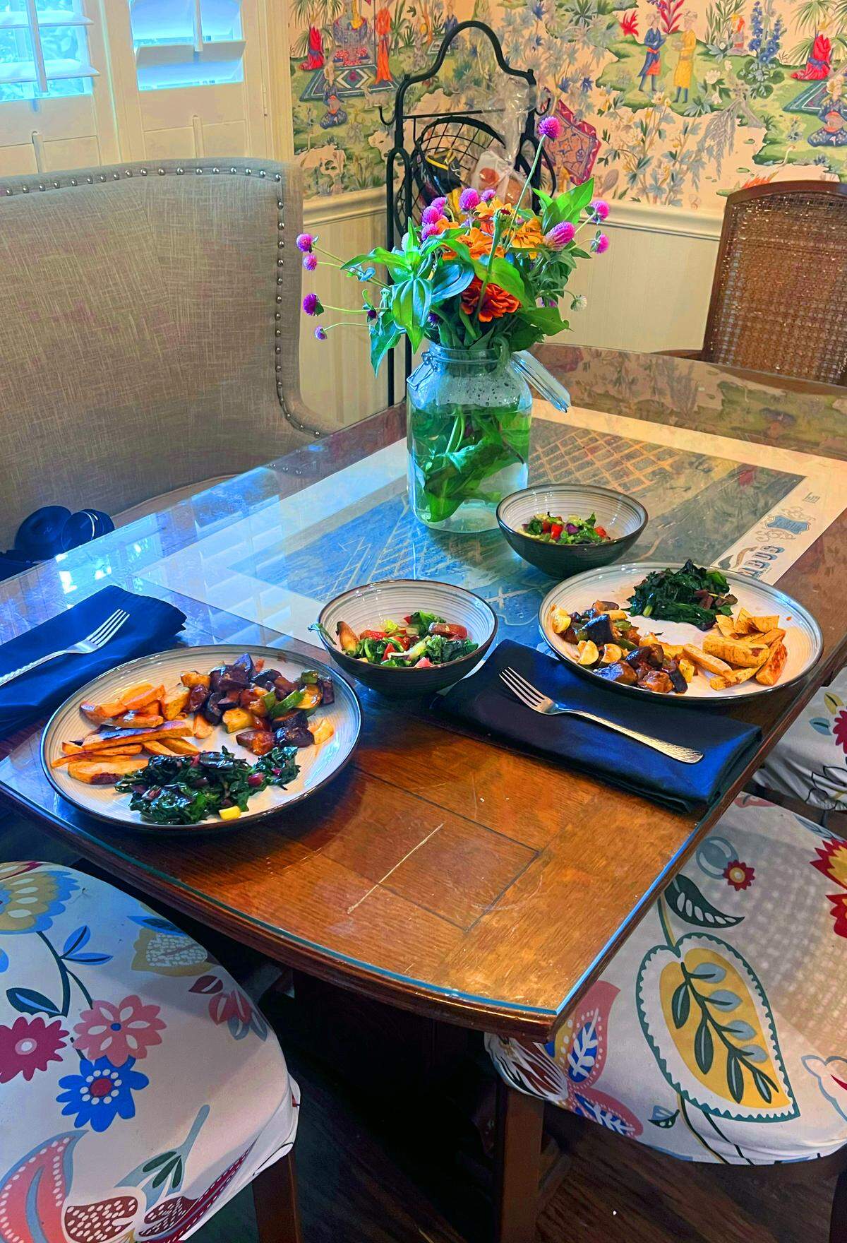 For this installment of Columbus on a Budget, Ledger-Enquirer reeporter Sundi Rose wanted to determine if she could stretch $25 farther than ever and feed her entire family for that amount. To do so, she purchased her produce at the farmer’s market at MercyMed Farm in Columbus, Georgia. She made a Southern-inspired, meatless BBQ dinner.