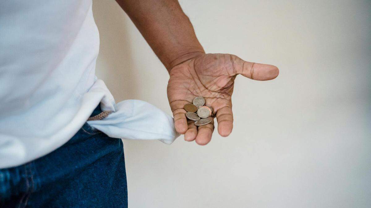 Is it legal to throw pennies away? What about writing on money?
