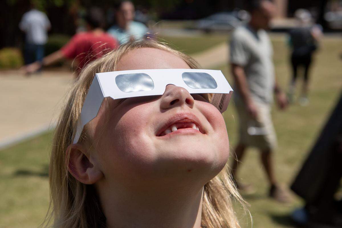 Maylee Spring wears special ,protective, solar-eclipse glasses to view the solar eclipse on Monday afternoon. 04/08/2024