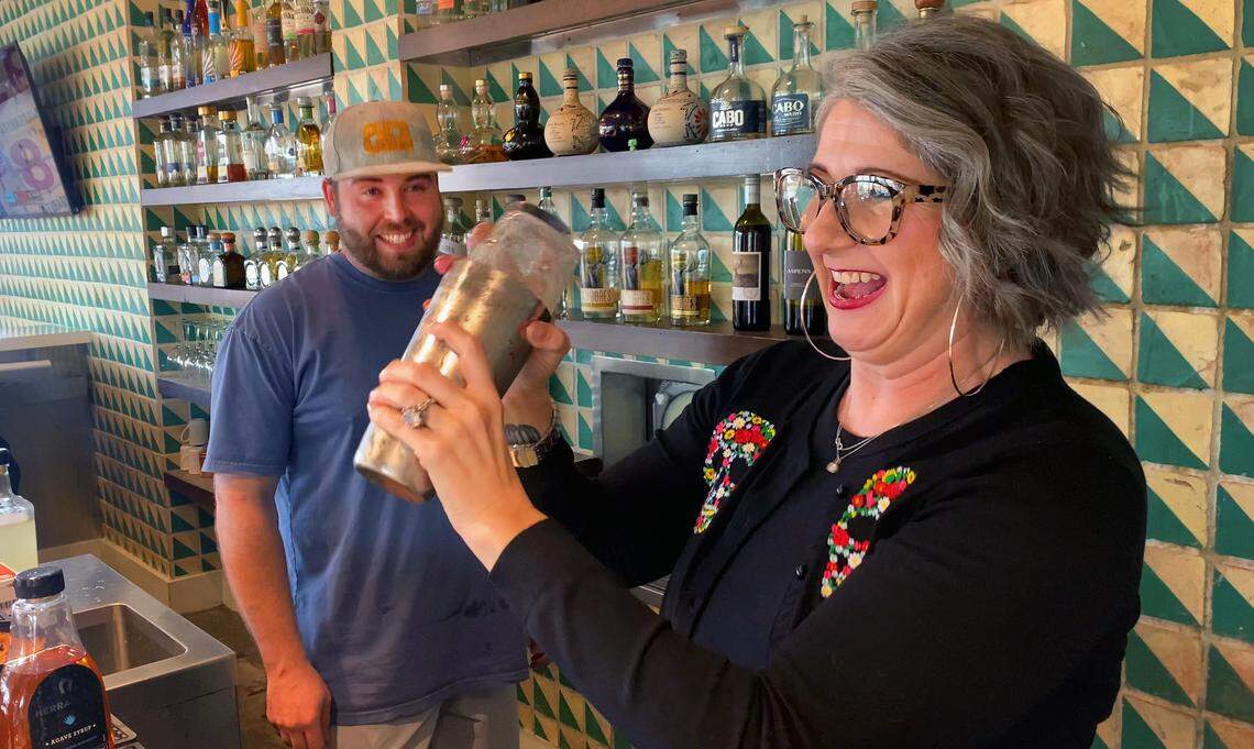 Cole Butterfield, bartender at Pure Taqueria in Columbus, GA, teaches Ledger-Enquirer reporter Sundi Rose how to make a Margarita. 05/03/2024