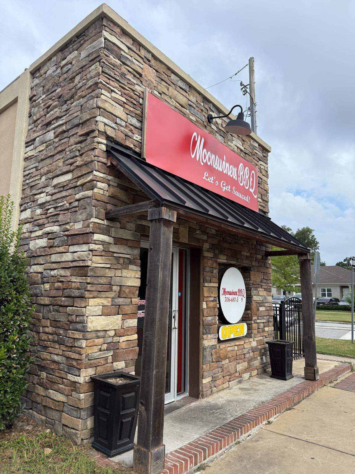 Moonswiners BBQ, 547 Veterans Parkway, has opened in Columbus.
