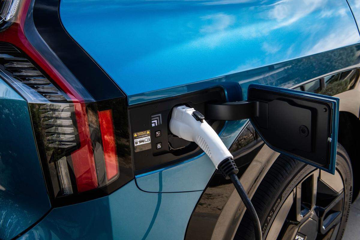 2024 EV9 GT-Line charge port