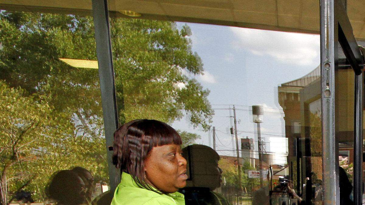 Joe Paull jpaull@ledger-enquirer.com
Lathan Word walks out of the Muscogee County Jail as his aunt, Carrie Henderson, holds the door and nephew, Curtiss Galloway, leads the way.